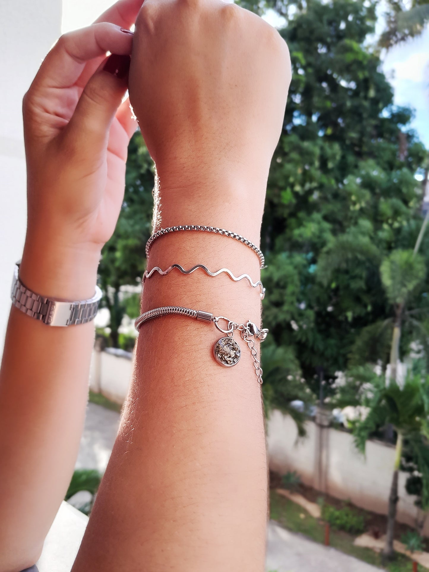 Pulseira rabo rato grossa com pedra pirita pendurada de aço