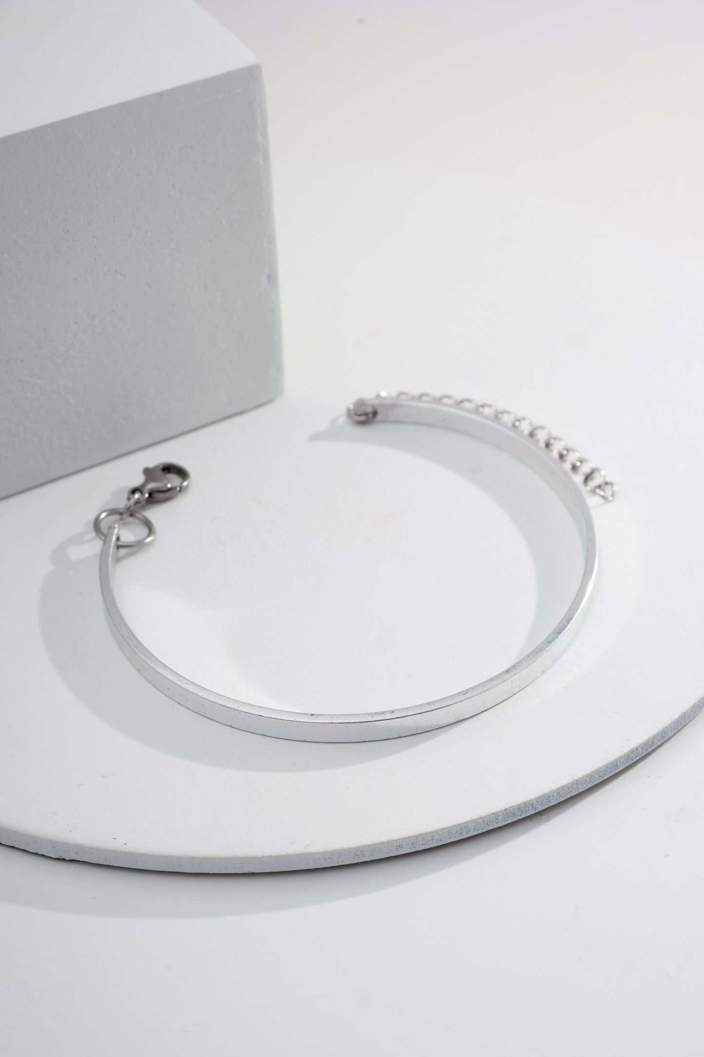 Bracelete rígido quadrado achatado