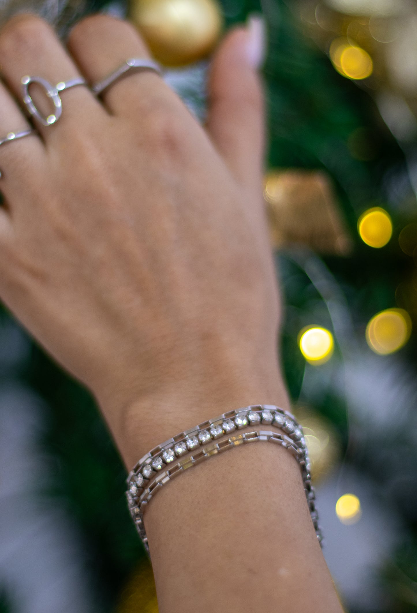 Pulseira tripla fio strass e corrente cartier quadrada