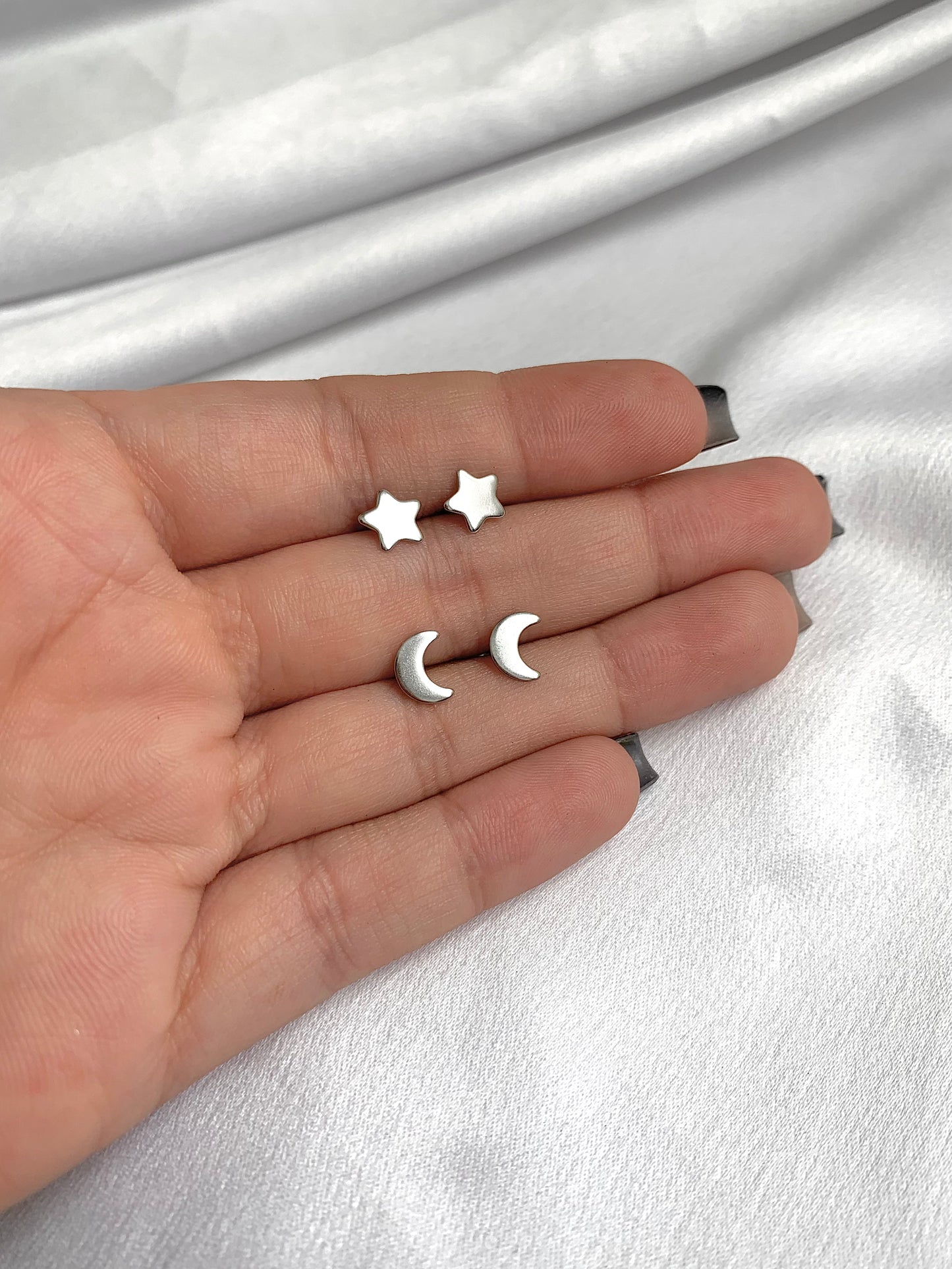 Brinquinho Estrela e Lua lisa de aço inox - Antialérgicos