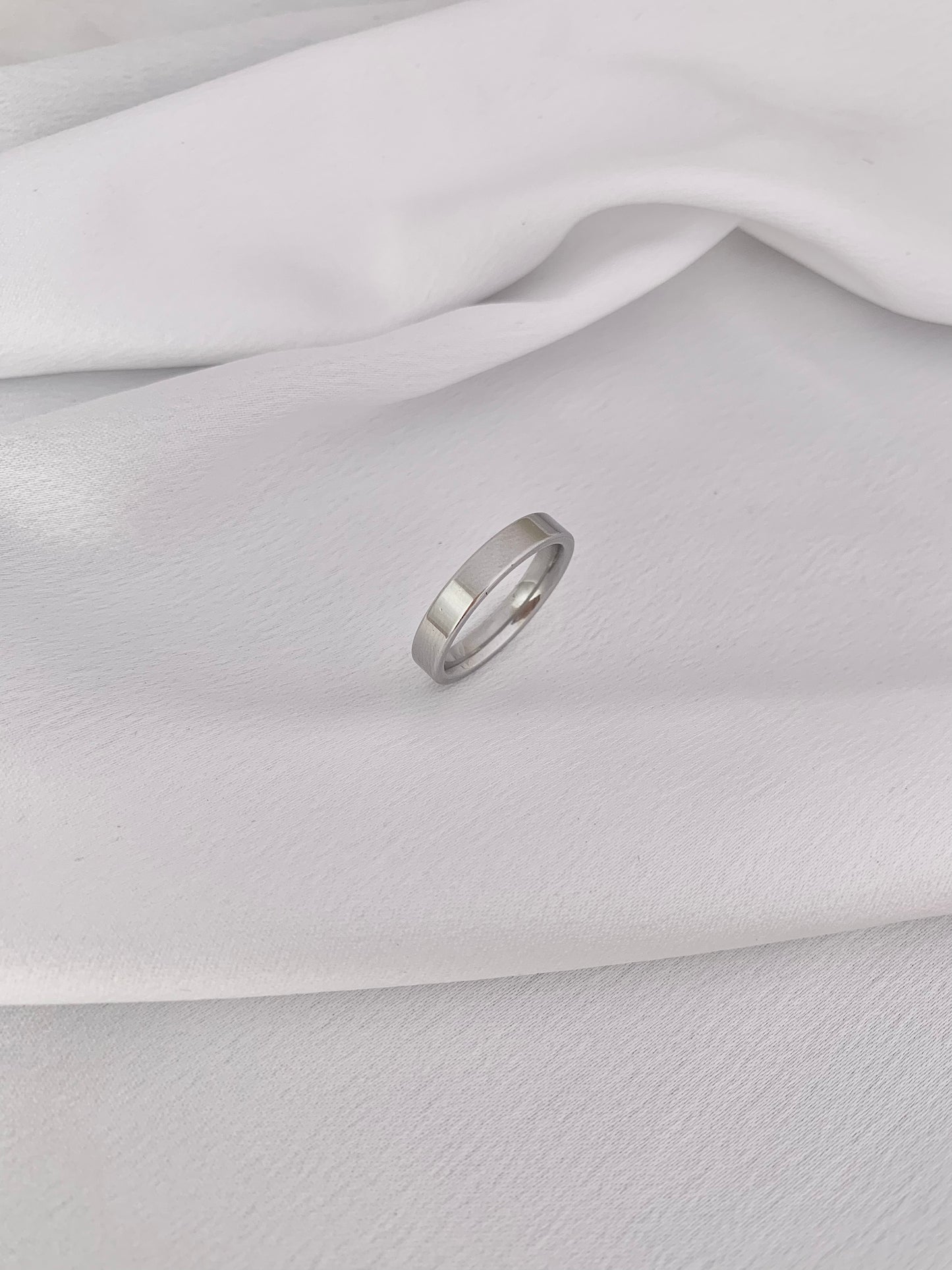 Aliança lisa quadrada 4mm de aço inox