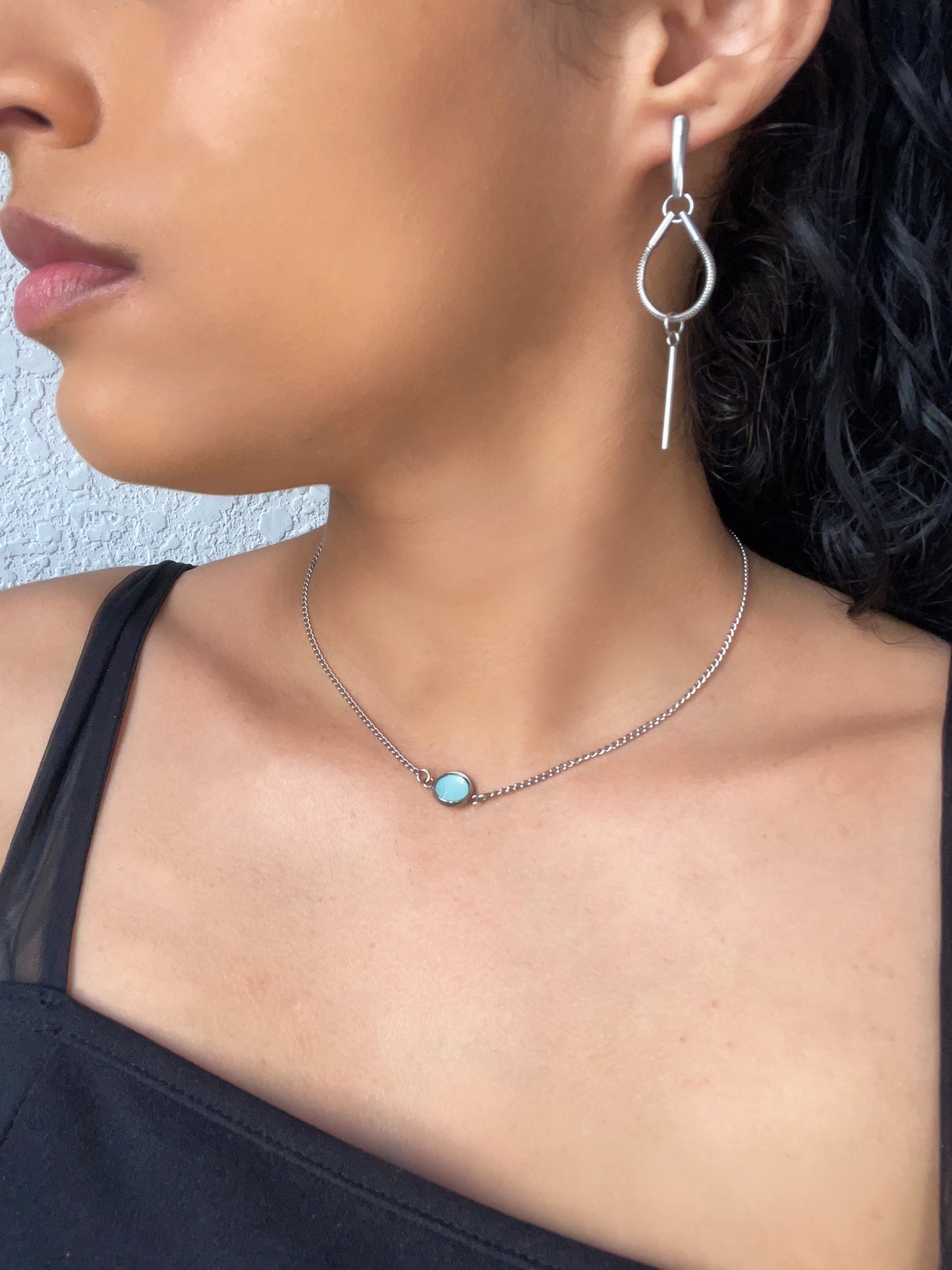 Choker chaton azul mar todo de aço