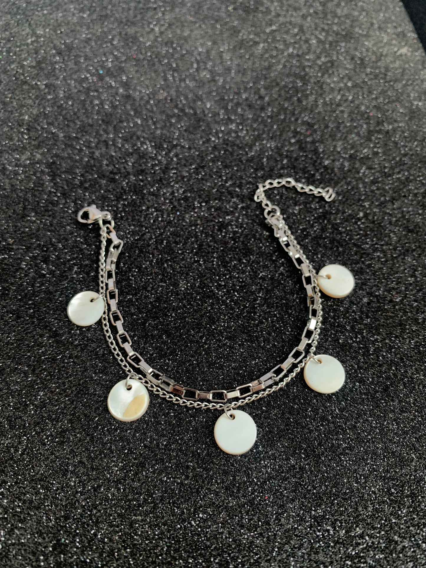 Pulseira dupla com pingente de madreperola