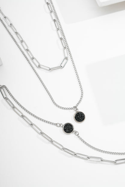 Colar duplo corrente cartier larga e chaton preto cascalho de aço